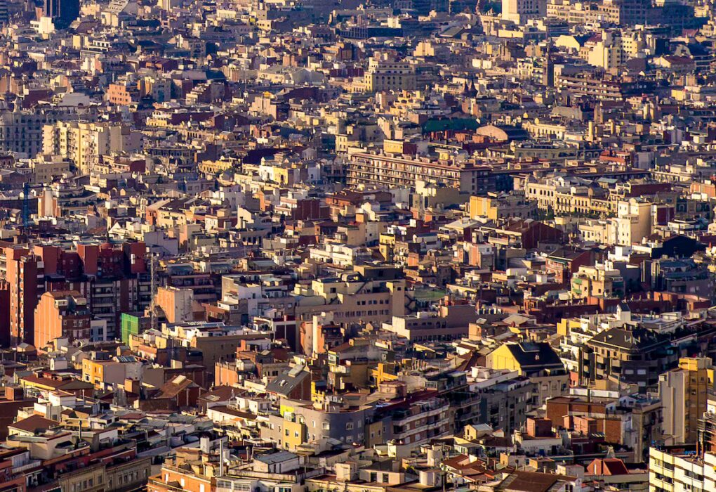 Voces destacadas de la cultura analizan el fracaso del pacto habitacional en las ciudades actuales