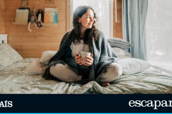 La manta con mangas que se vuelve imprescindible cada otoño: comodidad en el sofá por menos de 22 euros.