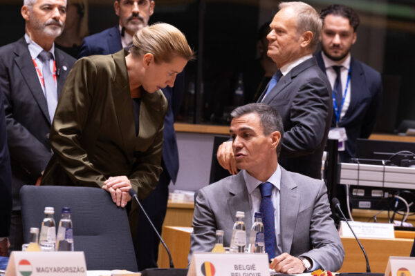 Nuevo reproche a Sánchez por su gestión de la inmigración en España