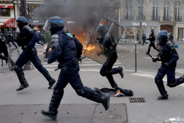 Más de 850 arrestos en París durante las manifestaciones sociales en Francia