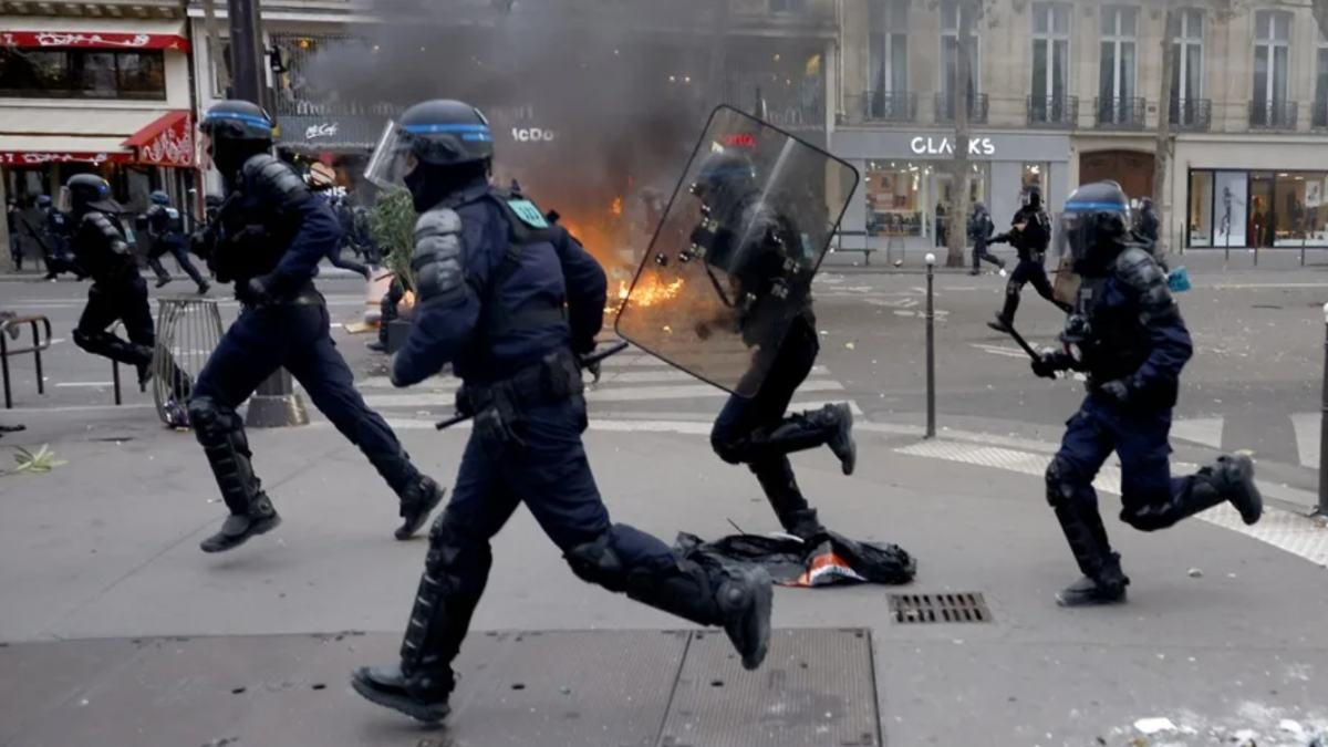 Más de 850 arrestos en París durante las manifestaciones sociales en Francia