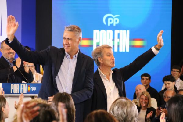 Feijóo solicita a Albiol un liderazgo en la creación de una ley contra la ocupación y apoyo para alcanzar una amplia mayoría el 29 de noviembre