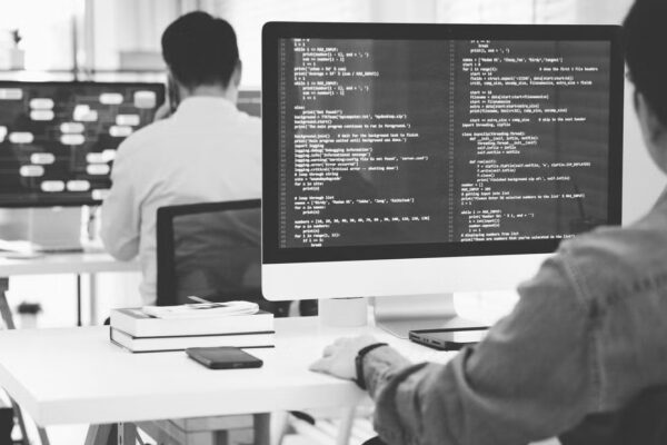 El impacto humano en la limpieza de los errores de la inteligencia artificial.