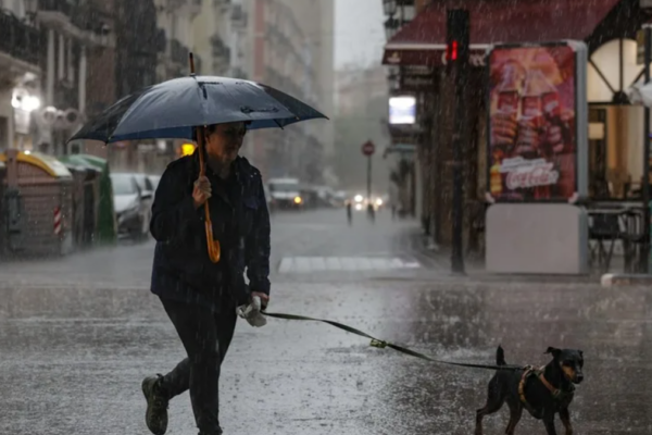 Primera gran tormenta del otoño causa un fallecido y activa alertas rojas en varias regiones
