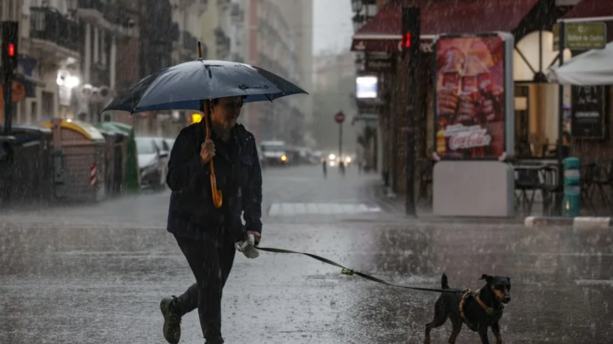 Primera gran tormenta del otoño causa un fallecido y activa alertas rojas en varias regiones