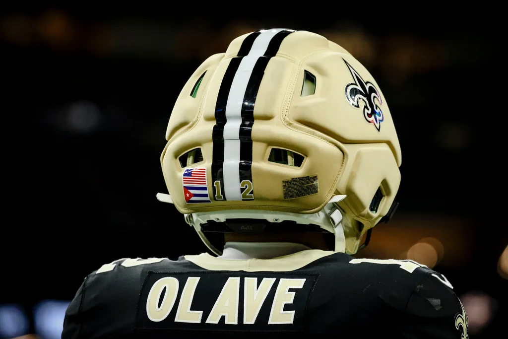 Descubre la tendencia de los cascos de la NFL en forma de cabezones y su creciente popularidad.