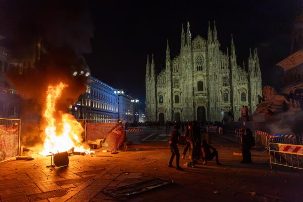 Gobierno italiano refuerza seguridad en Milán con el despliegue de 500 soldados tras disturbios y saqueos.
