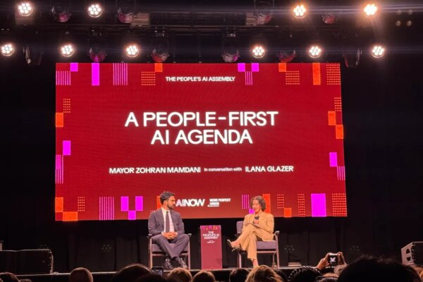 Mamdani critica la inacción del gobierno en inteligencia artificial y llama a la acción a los neoyorquinos.