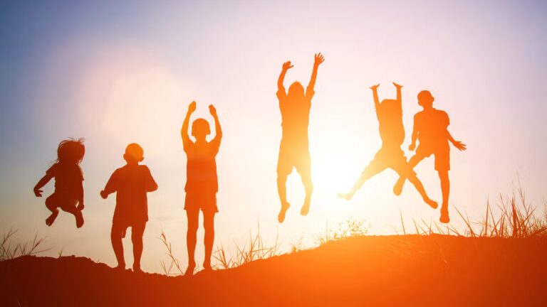 Un estudio revela que una experiencia clave en la infancia proporciona ventajas significativas para los niños.