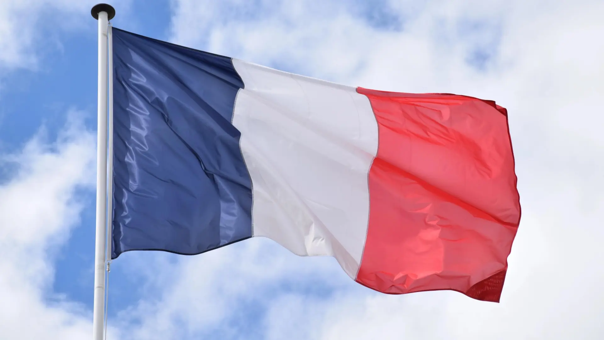 Francia enfrenta la pérdida de miles de empleos juveniles, y los especialistas apuntan a la inteligencia artificial como posible causa