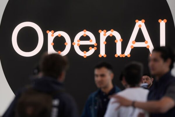 Revelan nuevos detalles sobre el exingeniero de OpenAI acusado de intervenir en una sala de conferencias