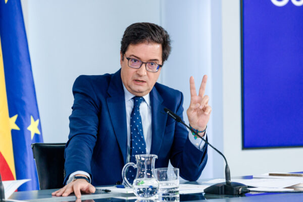 El Gobierno implementará un aumento del 5% en los salarios de los funcionarios antes de concluir el año
