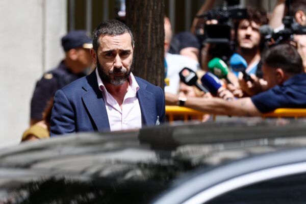 La Universidad de Córdoba investiga la autenticidad del ataque al vehículo de Aldama en España