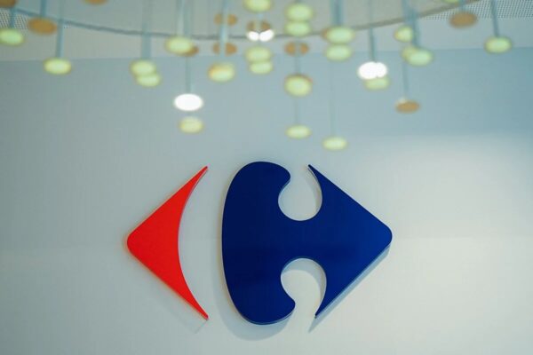 Carrefour ajusta su pronóstico anual debido a los recientes disturbios en Francia.