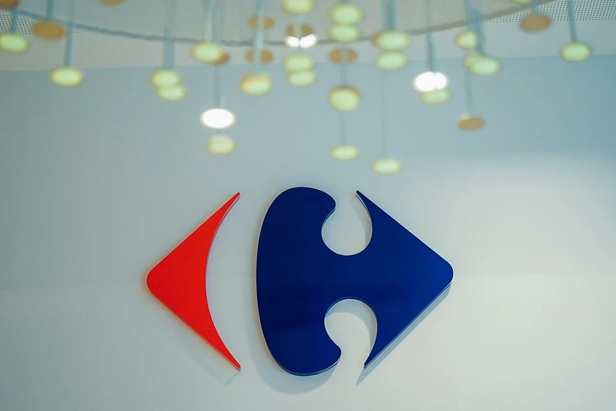 Carrefour ajusta su pronóstico anual debido a los recientes disturbios en Francia.