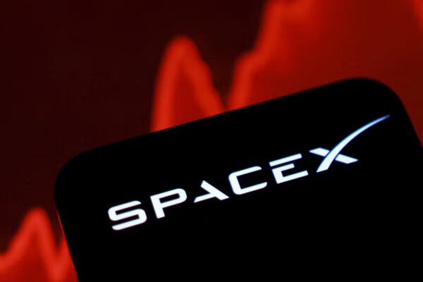 Elon Musk explora la fusión histórica entre SpaceX y Tesla, un hito en el mundo empresarial