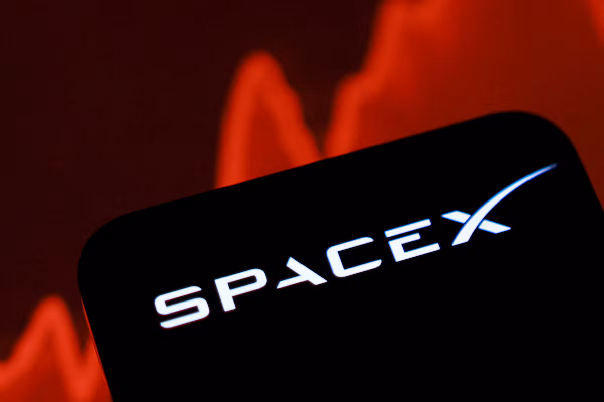Elon Musk explora la fusión histórica entre SpaceX y Tesla, un hito en el mundo empresarial