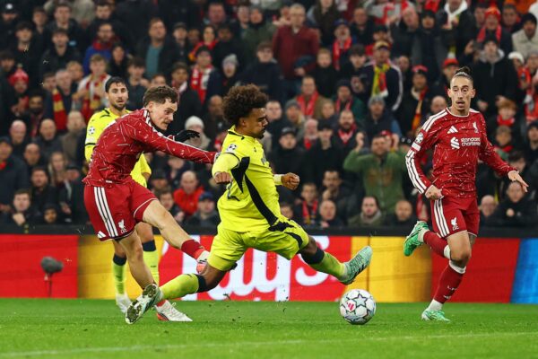 El Villarreal se fortalece en Anfield a pesar de la derrota en un emocionante duelo de golazos.