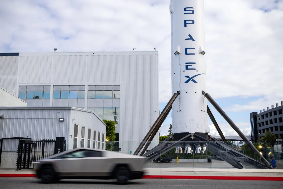 Juntas directivas de SpaceX y Tesla crean comités especiales para evaluar fusión empresarial