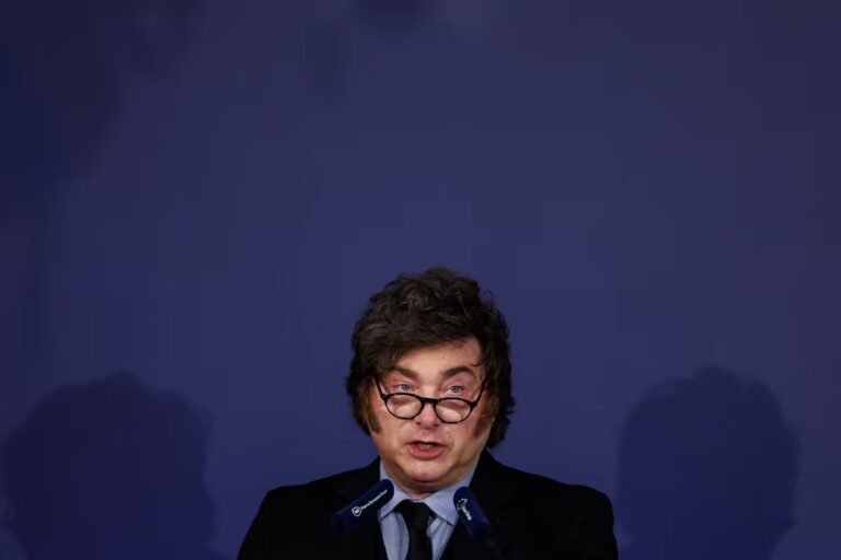 Milei critica a Sánchez en Madrid y exige la salida de los socialistas del poder