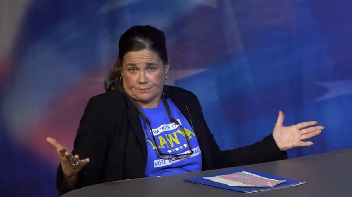 Jamie West: La candidata que se popularizó al afirmar que los demócratas también tienen armas y reveló, "tomé unas cervezas antes de la entrevista"