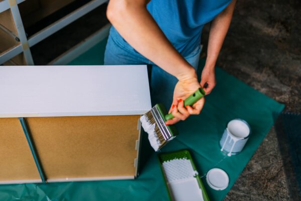 Deja la enfermería y transforma muebles: Gana hasta $8,000 al mes con su emprendimiento.