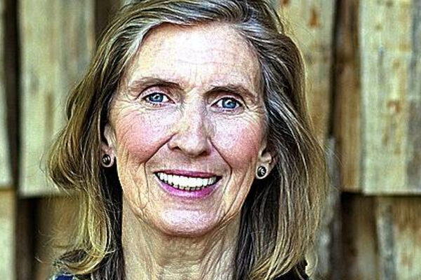 La psiquiatra Sue Stuart-Smith revela los beneficios mentales de la jardinería para la salud emocional.