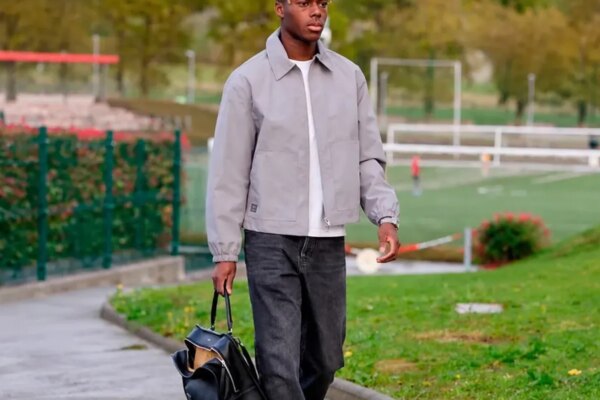 El bolso masculino se convierte en un esencial del otoño 2023.