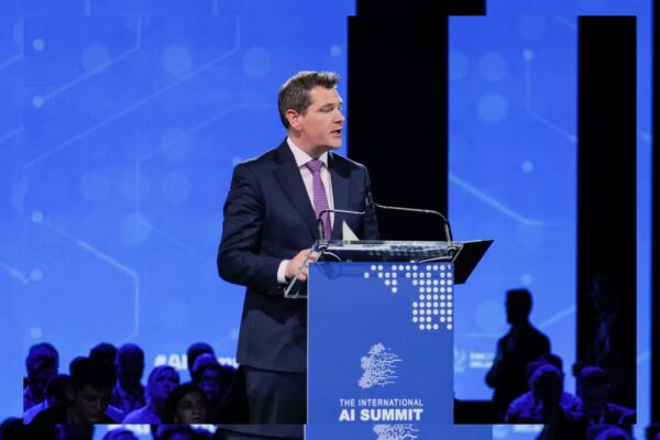 Irlanda busca fortalecer su participación en el auge de la inteligencia artificial: así lo detalla su ministro de empresas.