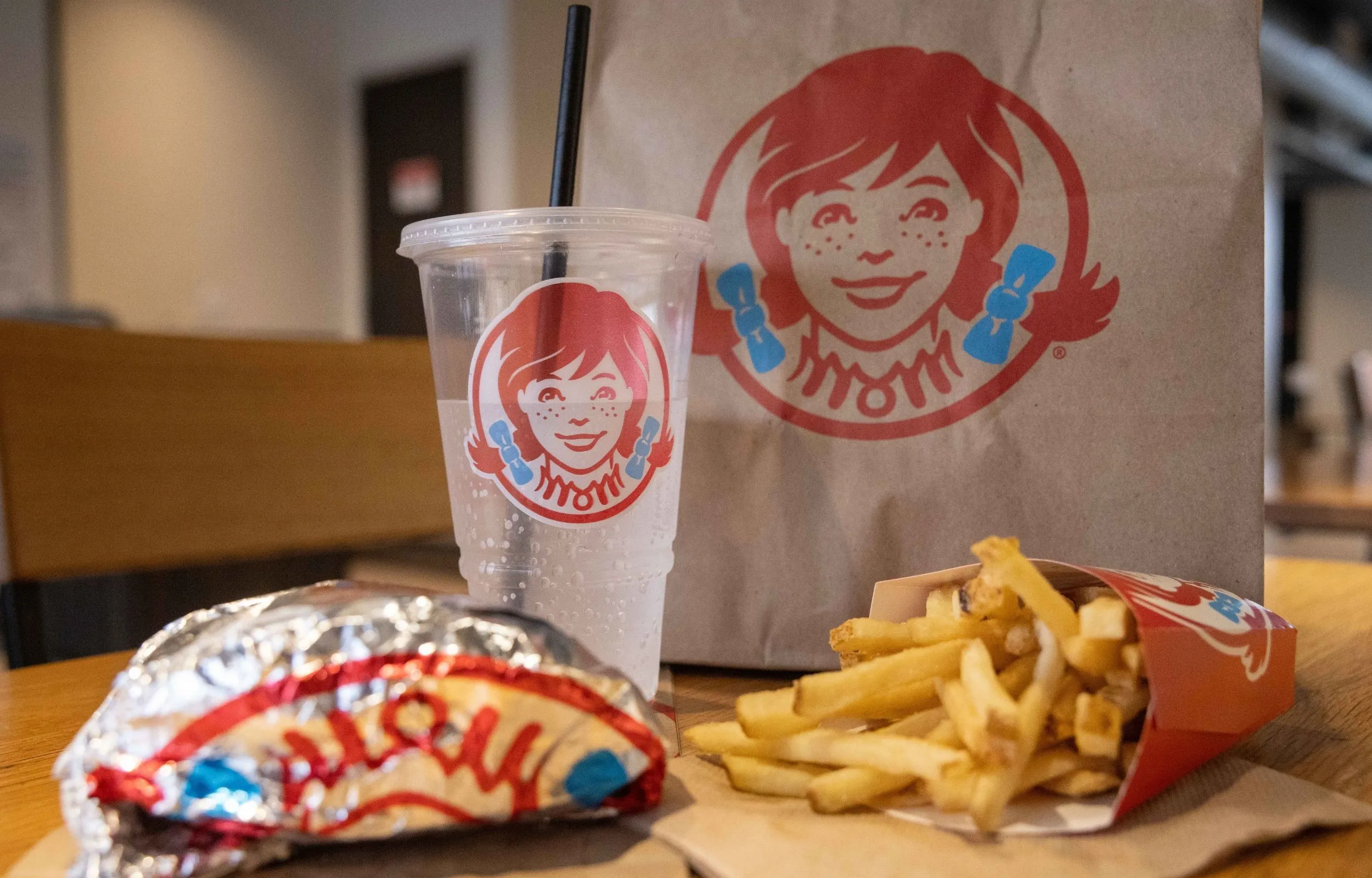 Wendy's busca recuperar clientes ofreciendo un combo de $7.99