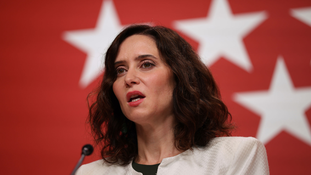 Aprobada la ley de Ayuso que simplifica trámites fiscales y refuerza la seguridad jurídica