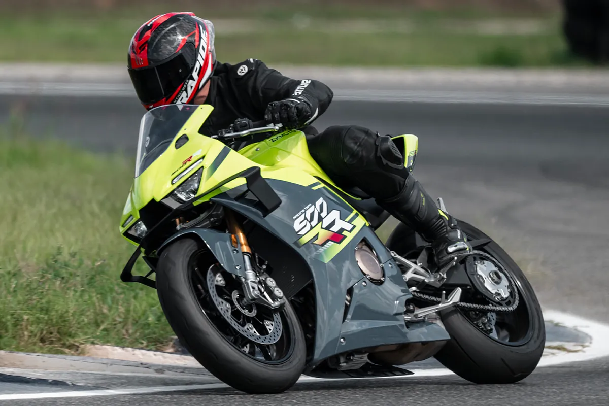 ZXMOTO 500RR: la motocicleta china que compite con las gigantes Kawasaki y Honda