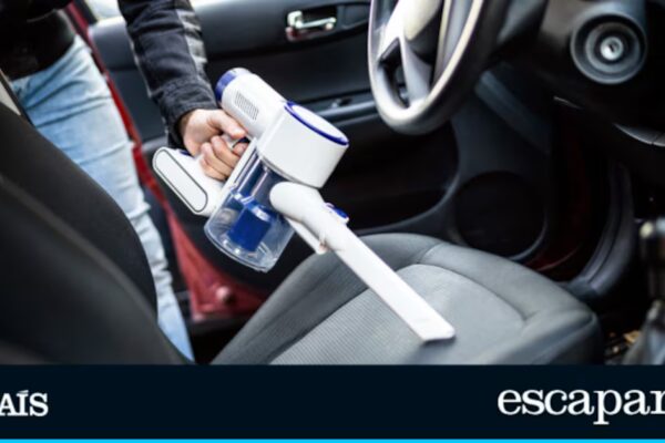 El mejor aspirador de mano en Amazon que se ajusta idealmente en la puerta del coche