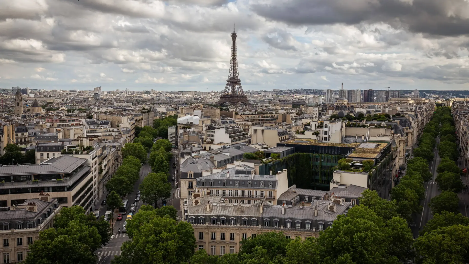 Moody's mantiene la calificación de la deuda francesa, pero establece requisitos para su sostenibilidad económica.