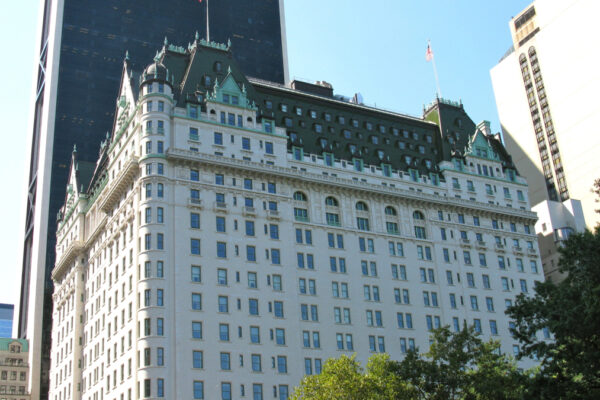 El icónico Hotel Plaza cerrará temporalmente sus puertas por cuatro años.