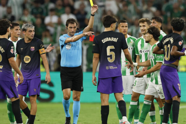 El Betis impugnará las sanciones: Facundo Bernal recibe cuatro partidos y Manu Fajardo, dos.