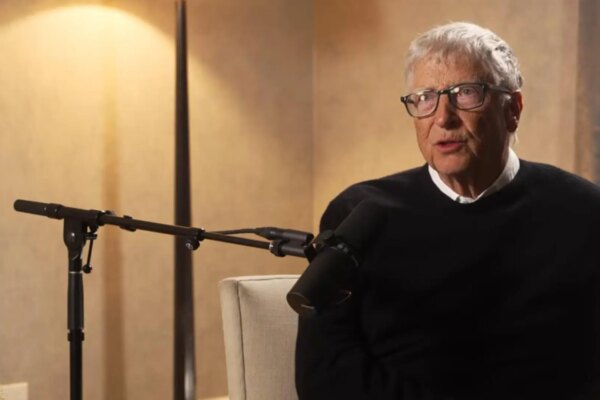 Bill Gates señala riesgos de la IA: "Estamos ante dos décadas críticas de cambios y desigualdades"