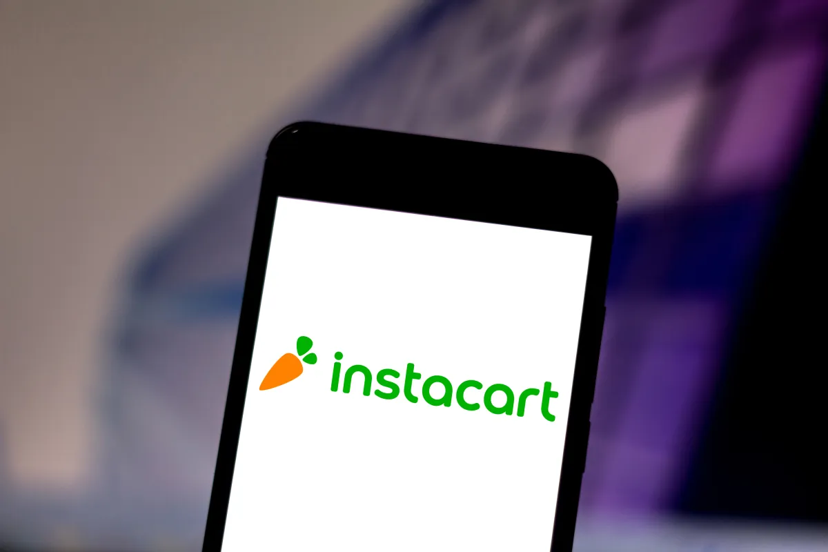 Instacart explora la posibilidad de fusión con DoorDash y Uber en un movimiento estratégico