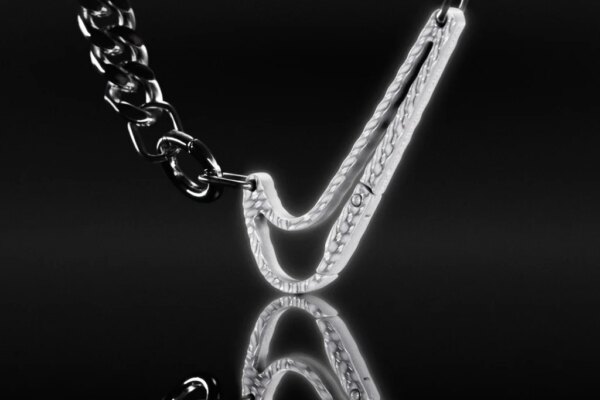 Nike presenta una medalla de carrera que se transforma en elegante joyería.