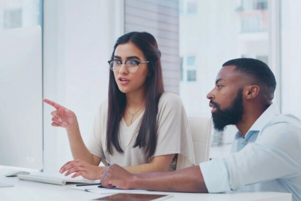 De cuestionar a cuestionar: 4 preguntas clave que transforman tu enfoque en el emprendimiento.
