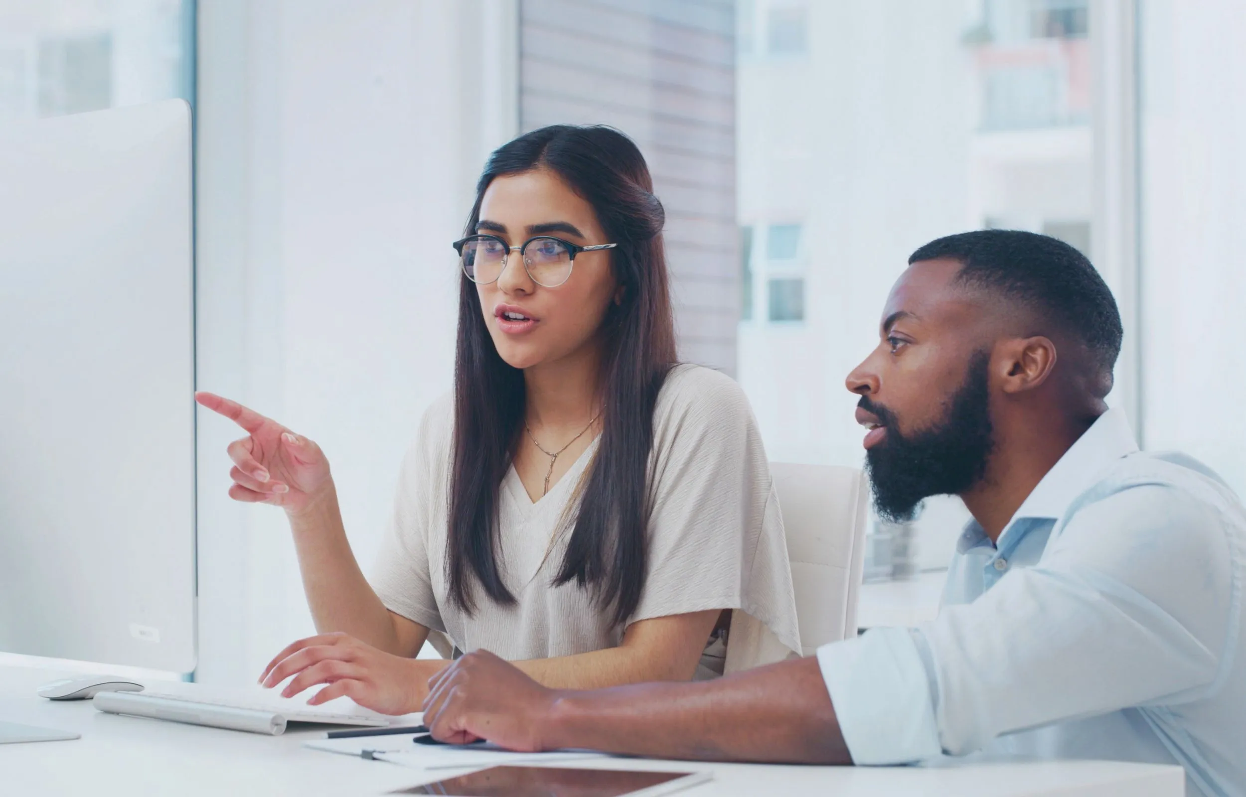 De cuestionar a cuestionar: 4 preguntas clave que transforman tu enfoque en el emprendimiento.