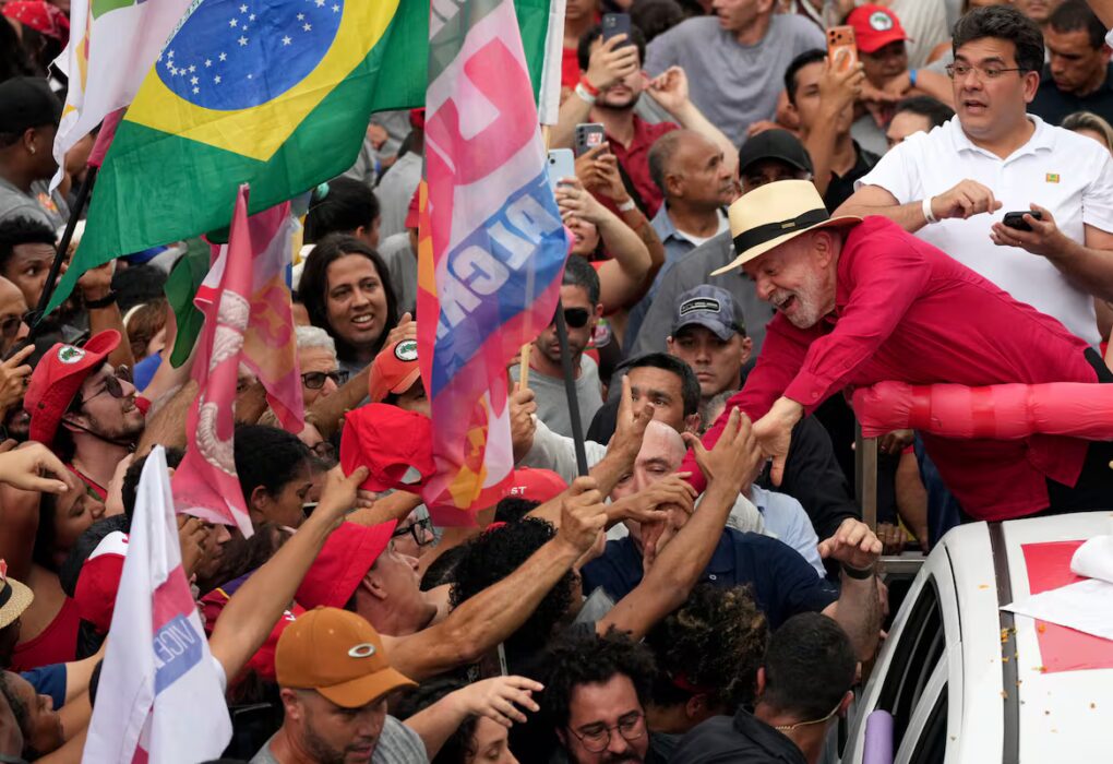 Lula impulsa un cambio histórico en Brasil, consolidando el liderazgo de la izquierda ante el crecimiento de la ultraderecha Bolsonaro.