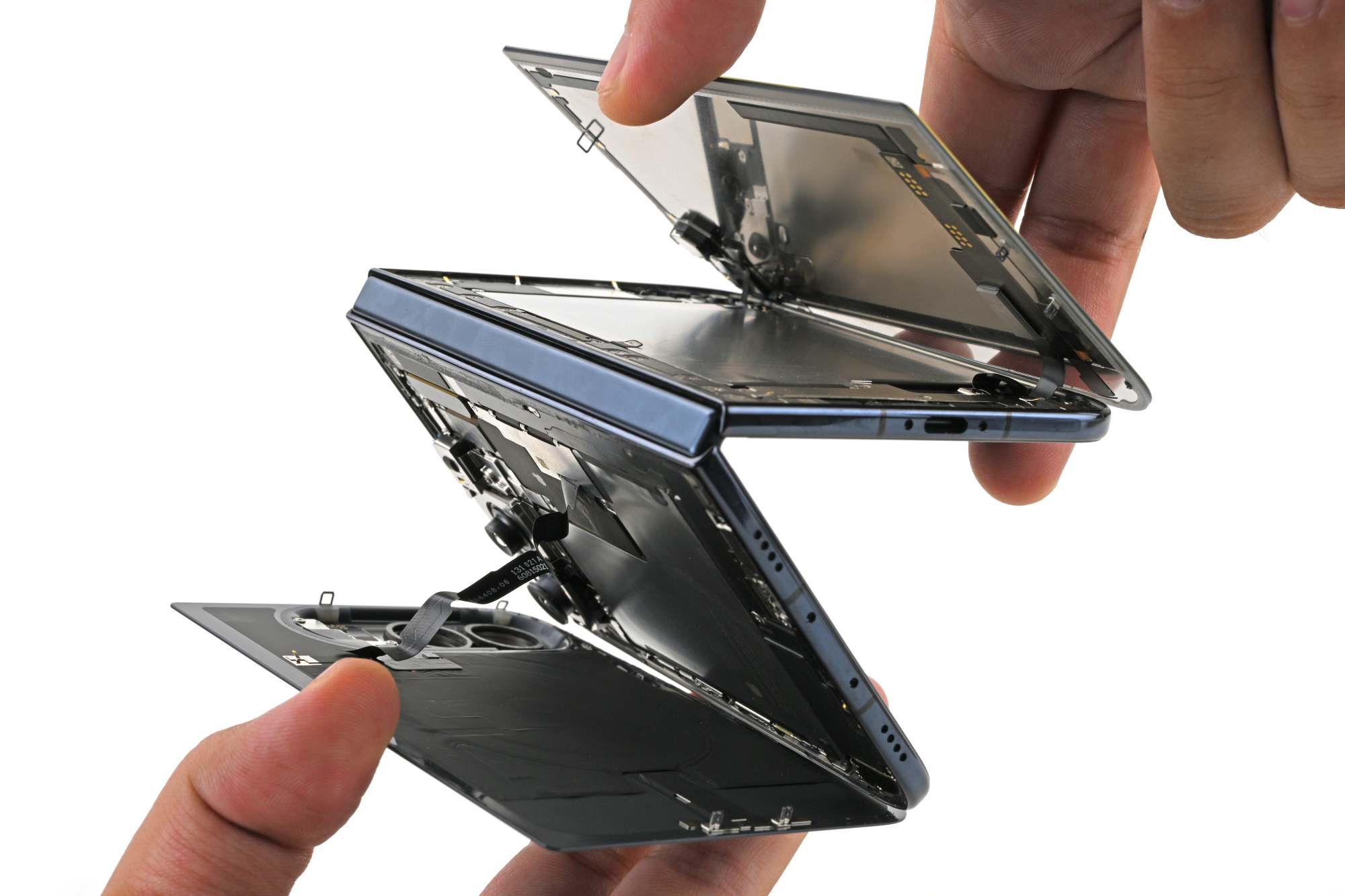 Desmontaje del iPhone Duo: El plegable más fácil de reparar enfrenta un gran desafío con su pantalla