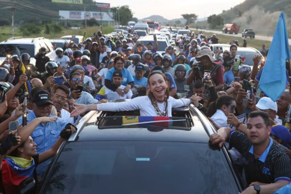 Multitudes celebran el regreso de Machado, impulsando la innovación en las calles