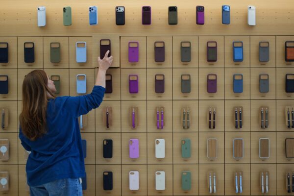 Guía para adquirir accesorios de Apple: ¿Cuándo comprarlos y cuáles son más económicos en otras tiendas?
