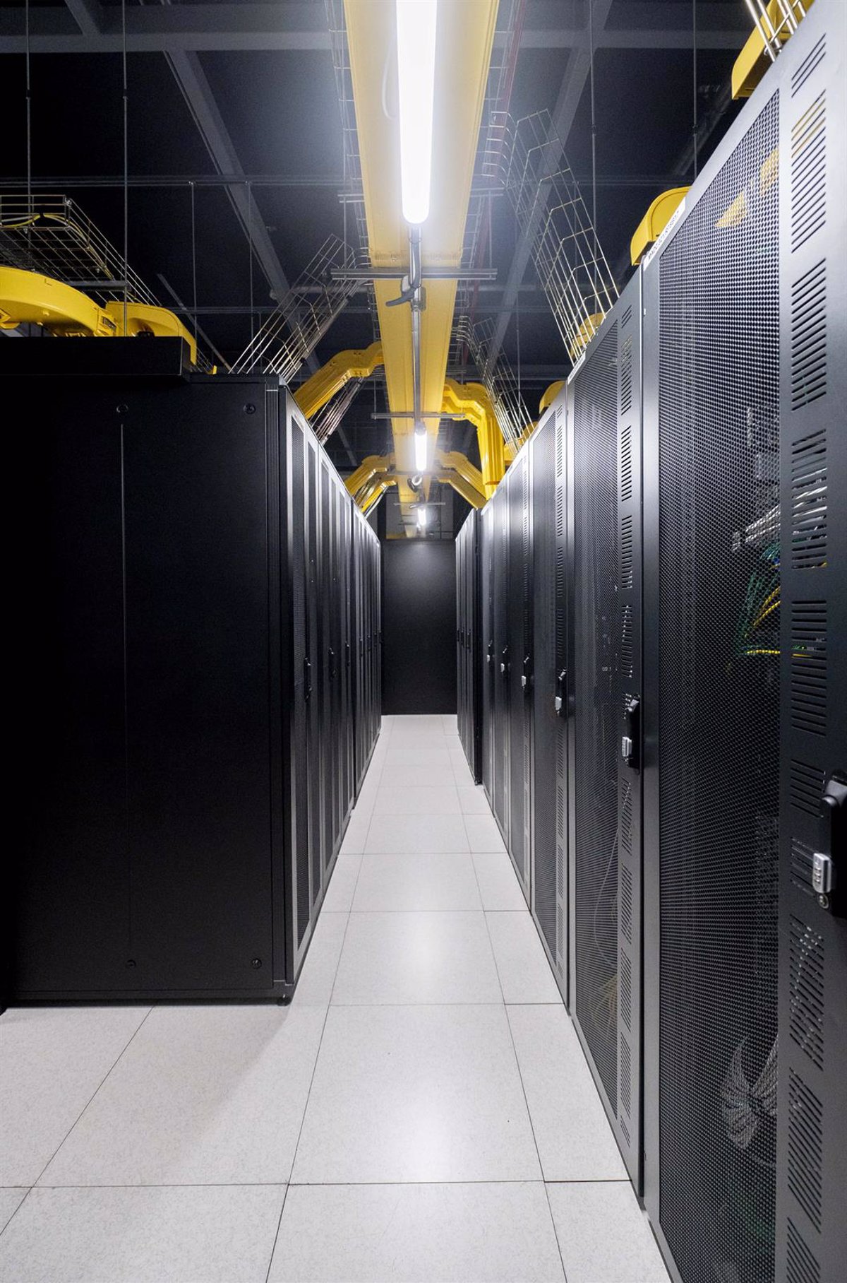 El Gobierno ajusta su Real Decreto y otorga a Red Eléctrica la capacidad de desconectar centros de datos sin compensación económica.