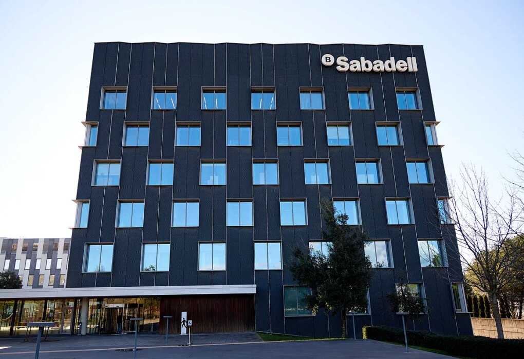 El BCE ajusta los requisitos de capital de Sabadell: aumenta el colchón anticíclico y reduce el Pilar 2