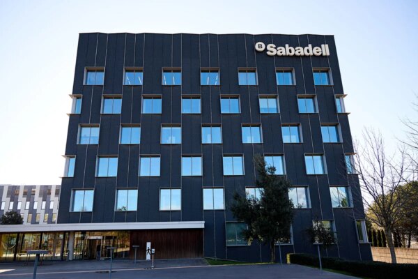 El BCE ajusta los requisitos de capital de Sabadell: aumenta el colchón anticíclico y reduce el Pilar 2