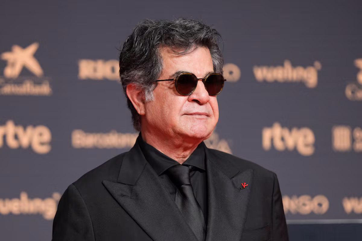 Irán impone cinco años de prisión al cineasta Jafar Panahi por desobediencia y confiscación de sus bienes