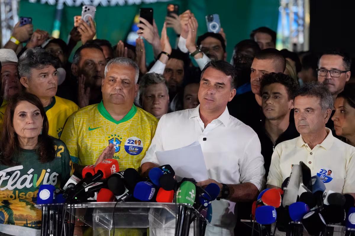 Flávio Bolsonaro se refugia en Estados Unidos tras la derrota electoral frente a Lula